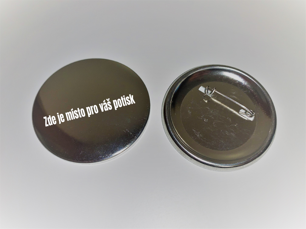 Placka se spínacím špendlíkem 37 mm